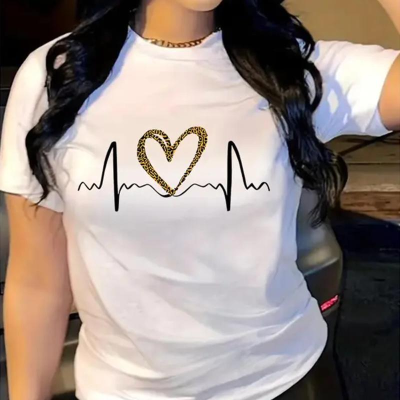 Women's Heart Graphic T-Shirt, Casual Oversized Fit Shortsleeve Top in ❤️